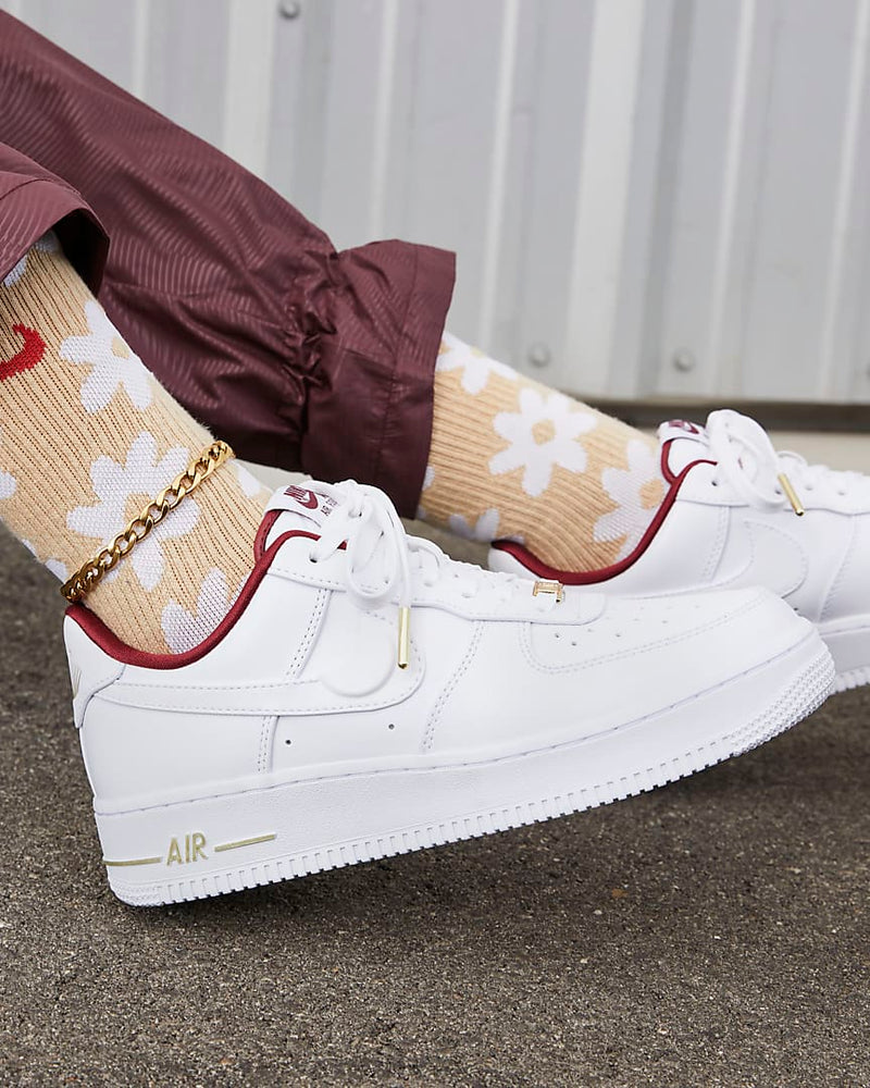 Giày Nike Nữ Air Force 1 '07 SE DV7584-100