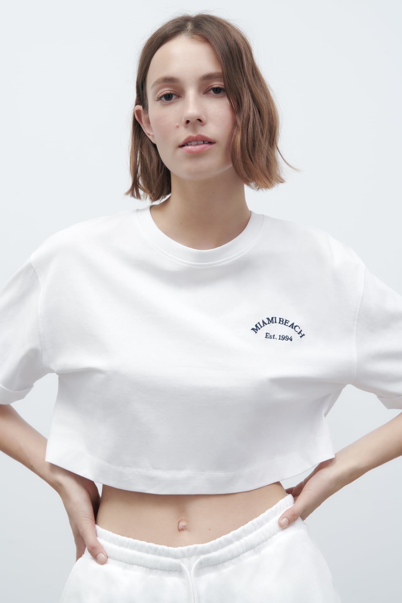 [ZARA] ÁO THUN CROP IN CHỮ